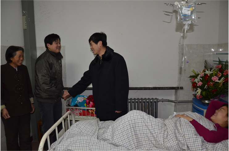 Ժ�쵼�����һ�߷�ο��һ��ְ���ͻ���