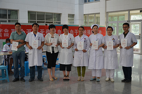 �����غ�ʮ�ֻᡢ��������ҽԺ���Ͽ�չ�޳���Ѫ��Ѫ��ϸ�����׻